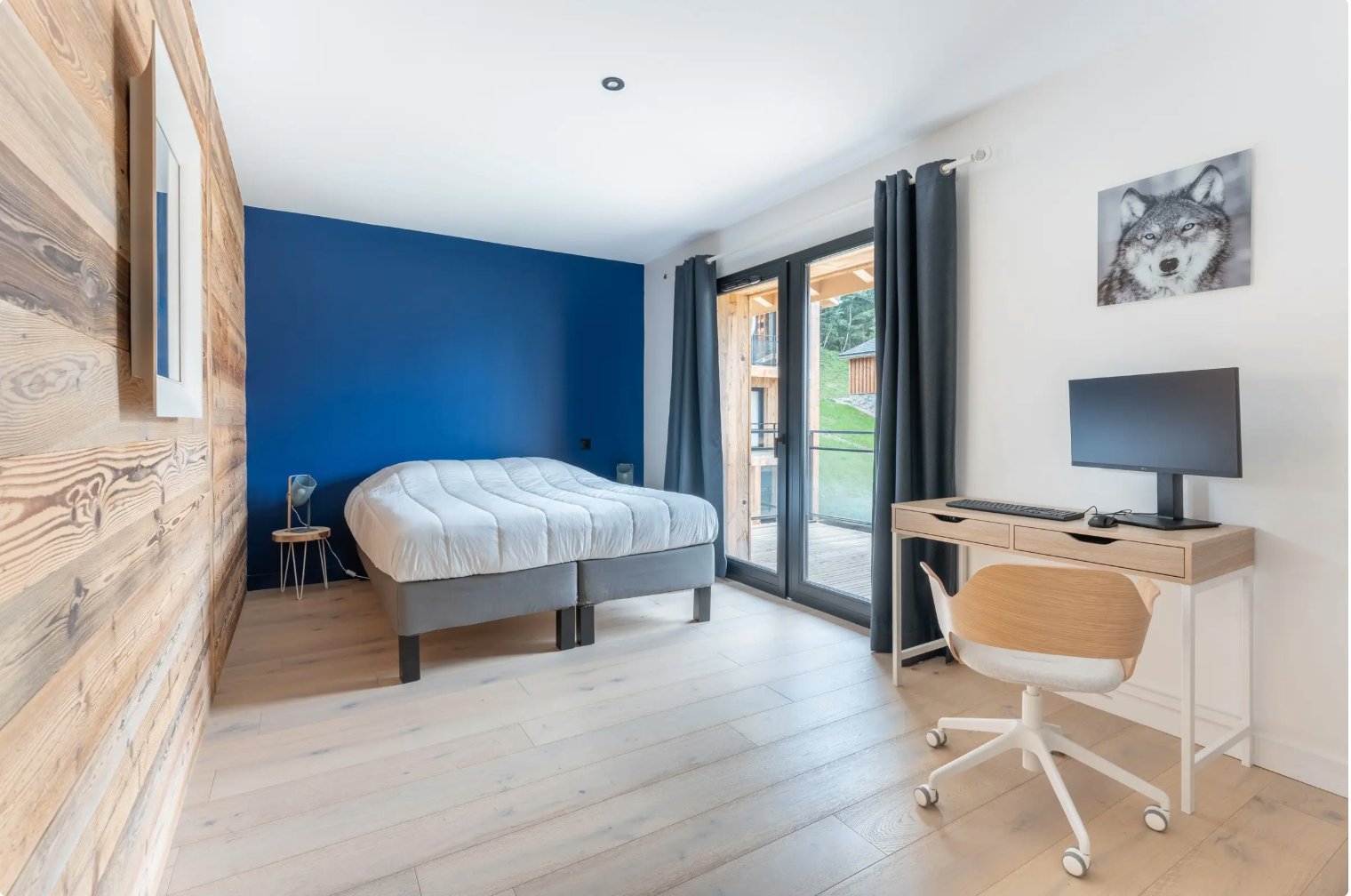 Chalet ASTRO Montalbert - Chambre Indigo en bois clair